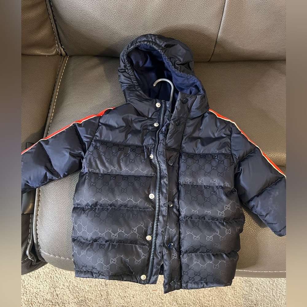 GUCCI KIDS
Size 9-12 months but fits 18 months
